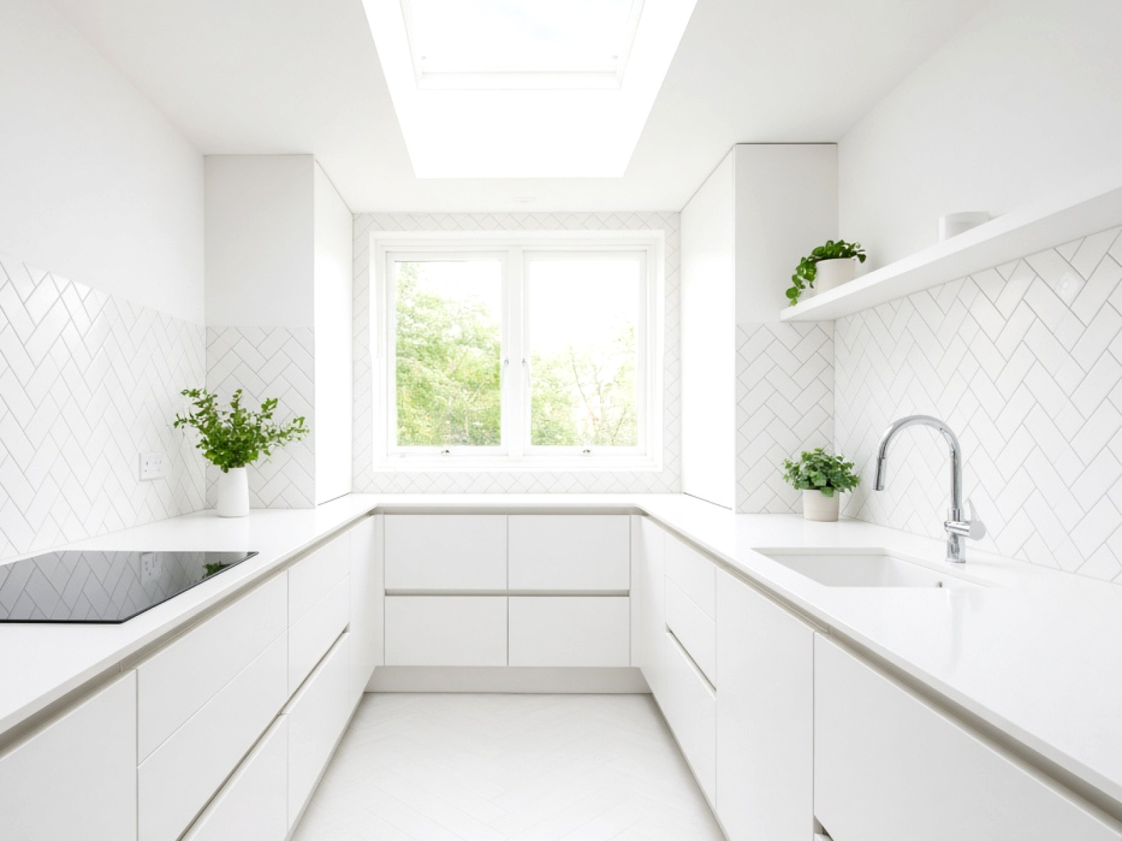 White kitchen worktops